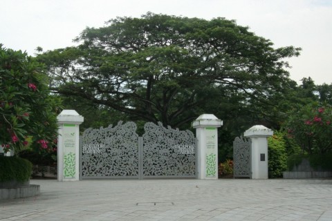 Tanglin Gate appearing closed